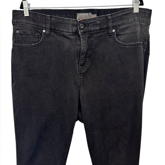Torrid Bombshell Skinny Jeans Black - Picture 3 of 10